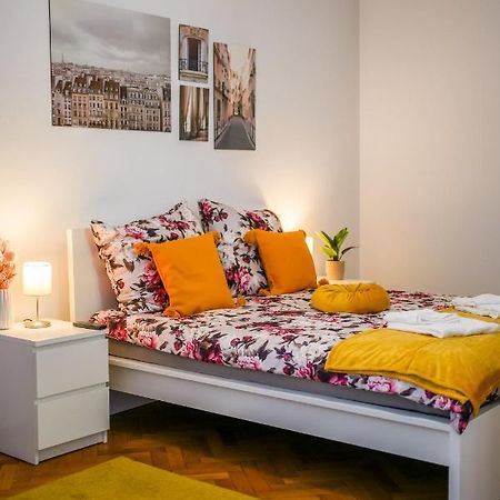 Ultracentral Golden Gatehouse 3 Bdrm Bucureşti Ngoại thất bức ảnh