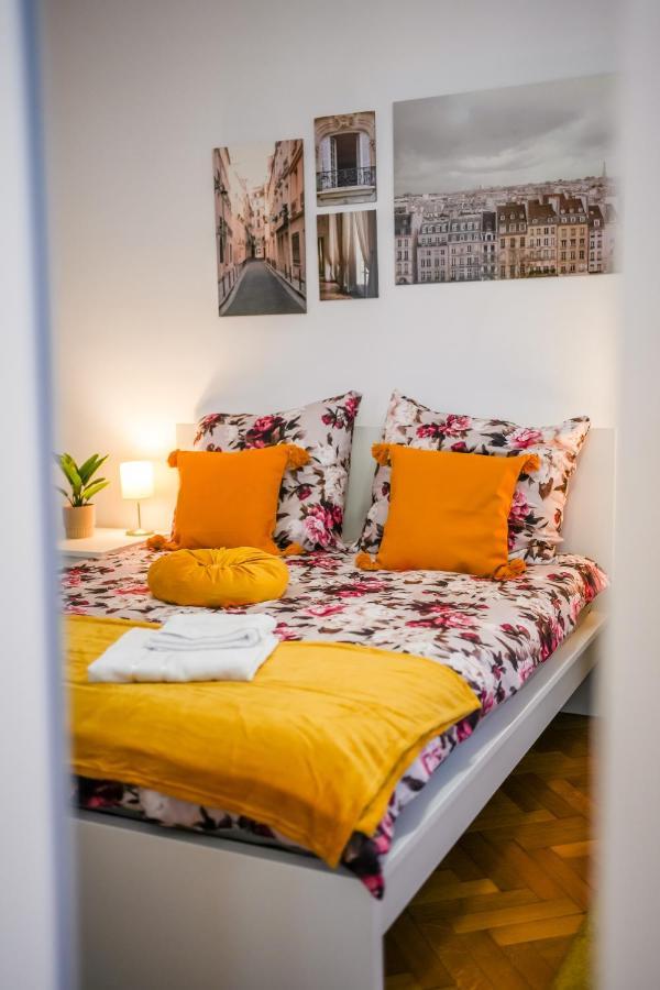 Ultracentral Golden Gatehouse 3 Bdrm Bucureşti Ngoại thất bức ảnh