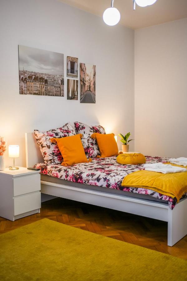 Ultracentral Golden Gatehouse 3 Bdrm Bucureşti Ngoại thất bức ảnh