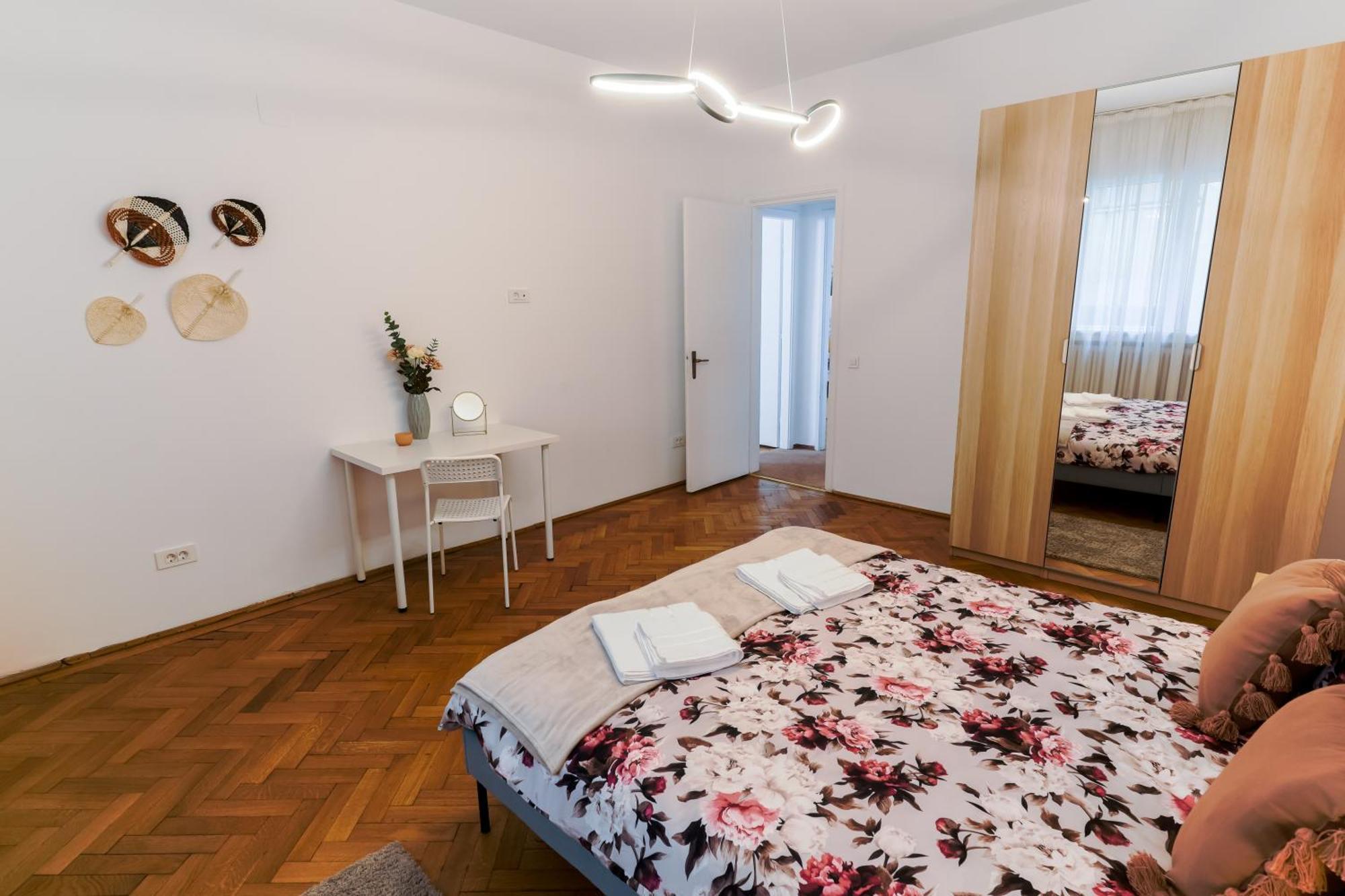 Ultracentral Golden Gatehouse 3 Bdrm Bucureşti Ngoại thất bức ảnh
