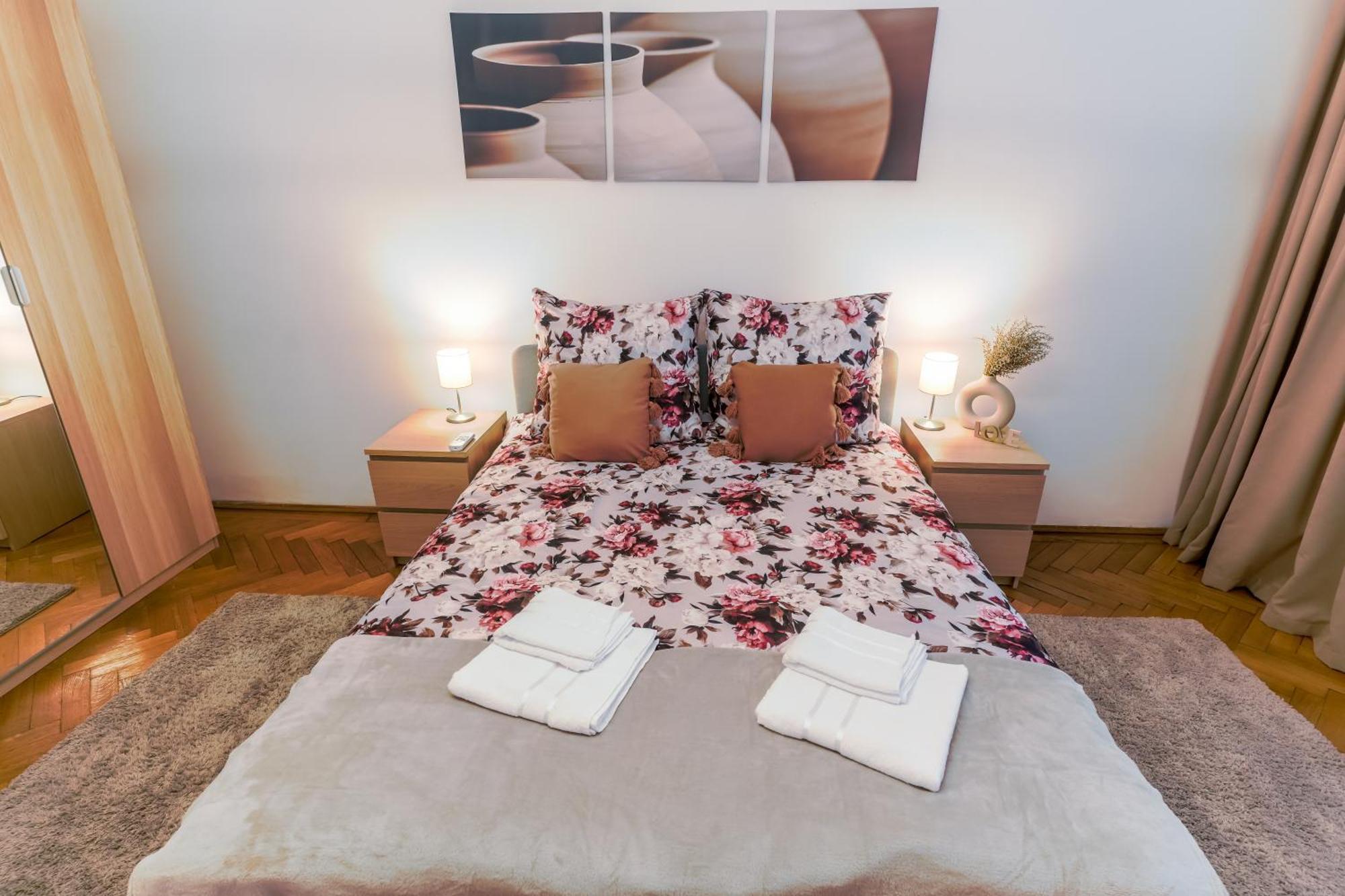 Ultracentral Golden Gatehouse 3 Bdrm Bucureşti Ngoại thất bức ảnh