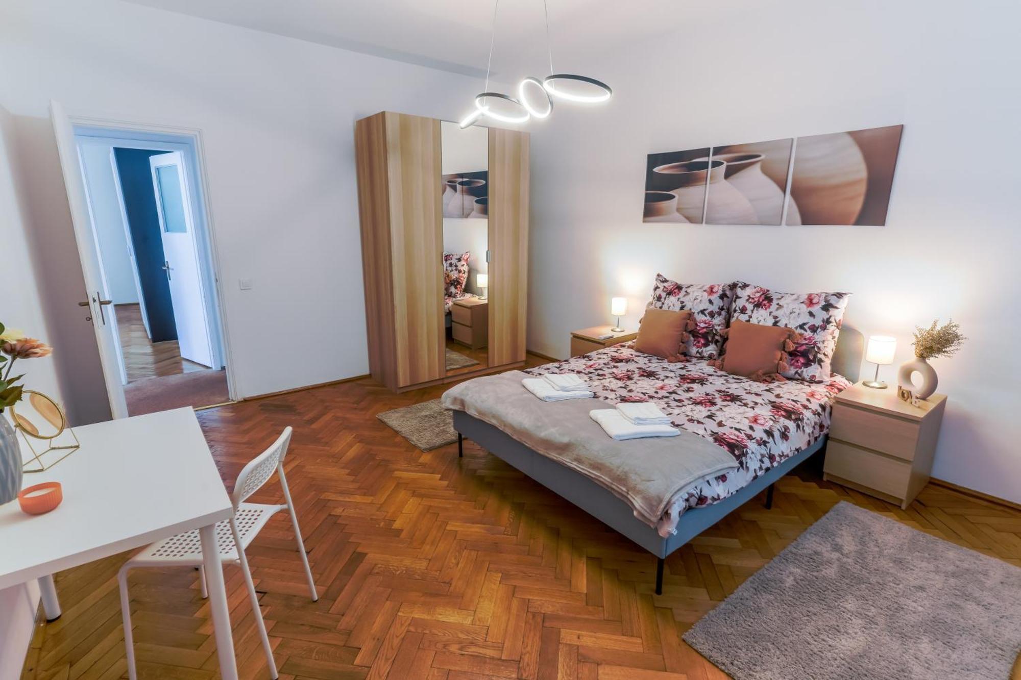 Ultracentral Golden Gatehouse 3 Bdrm Bucureşti Ngoại thất bức ảnh