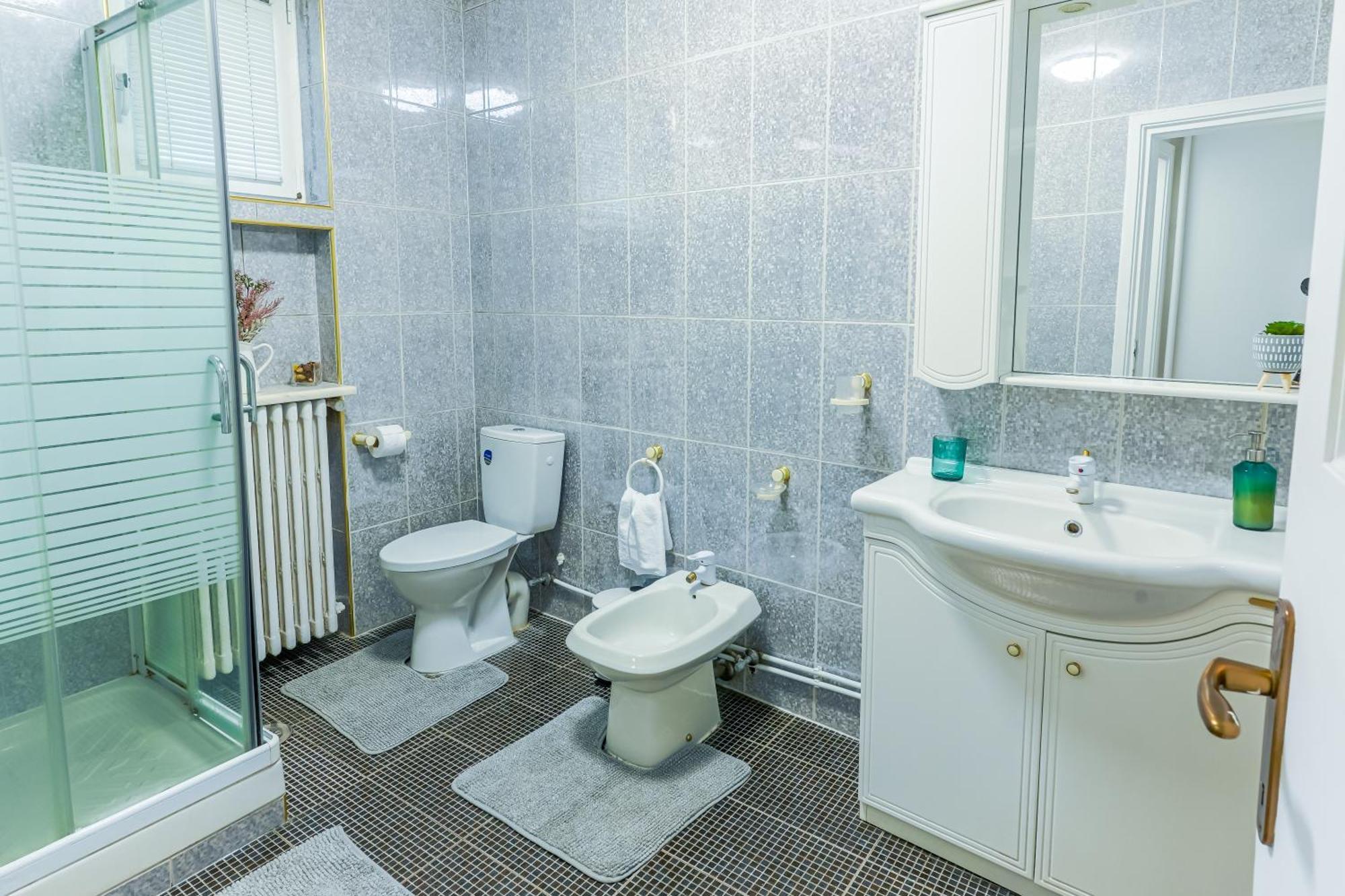 Ultracentral Golden Gatehouse 3 Bdrm Bucureşti Ngoại thất bức ảnh